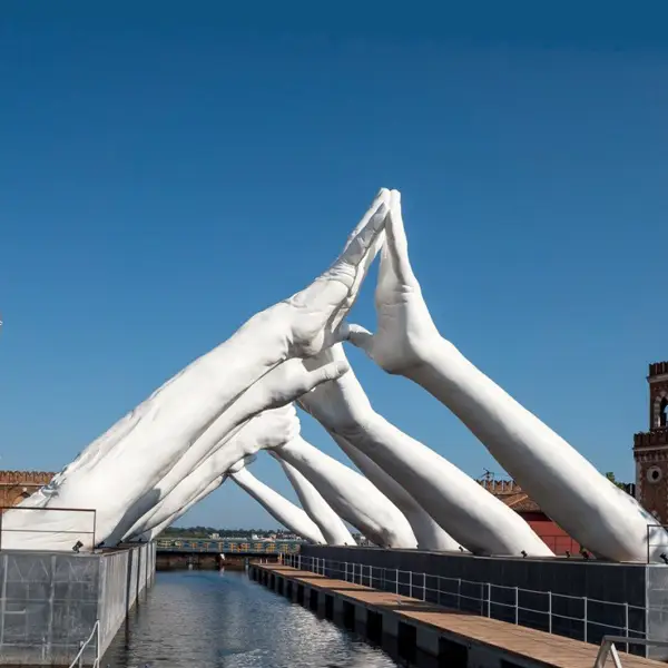 building bridges lorenzo quinn (2)